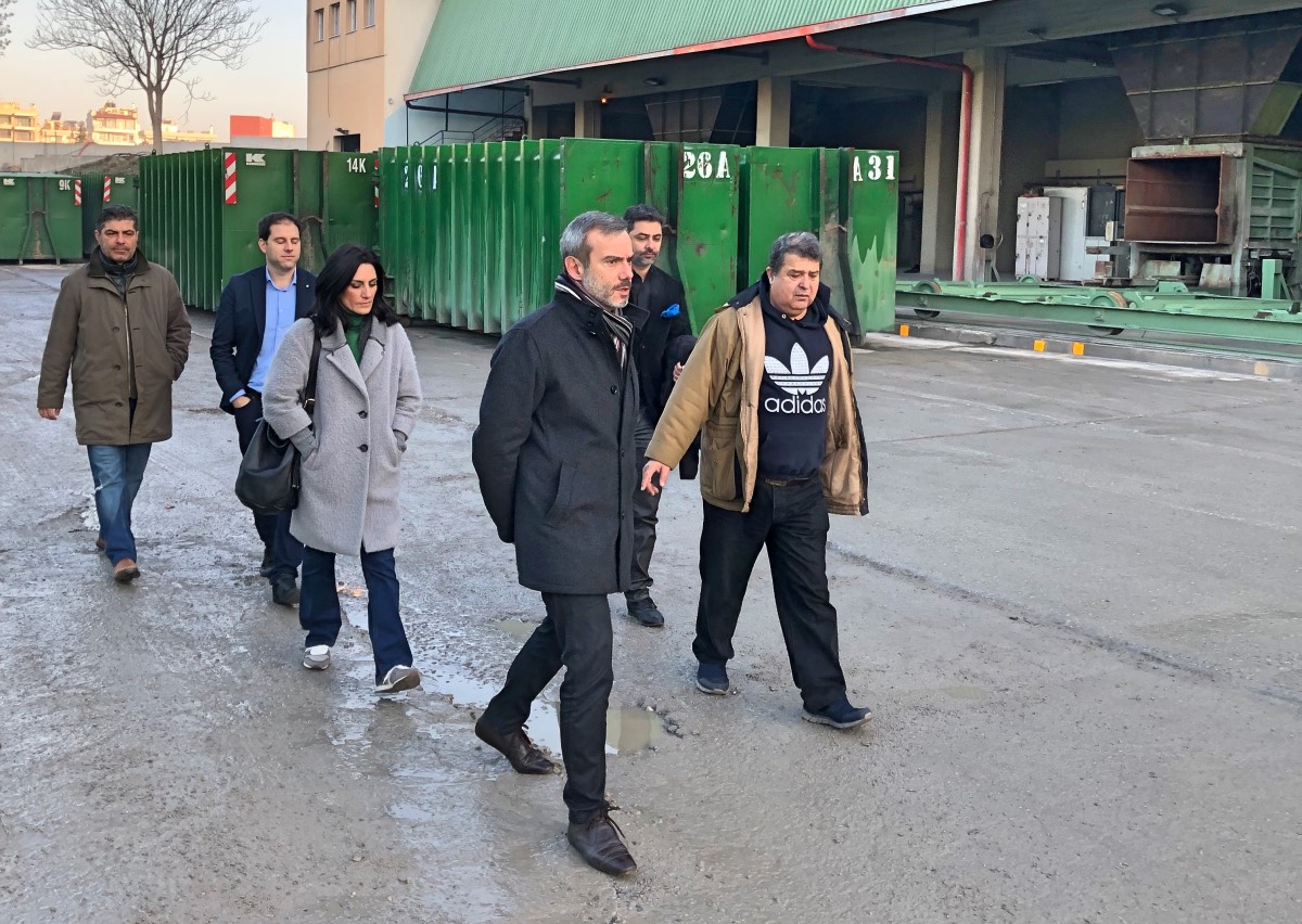 Read more about the article Επίσκεψη του υποψήφιου δημάρχου Θεσσαλονίκης Κ. Ζέρβα στον Σταθμό Μεταφόρτωσης Απορριμμάτων και στη Διεύθυνση Κοινωνικών Υπηρεσιών του Δήμου Θεσσαλονίκης.