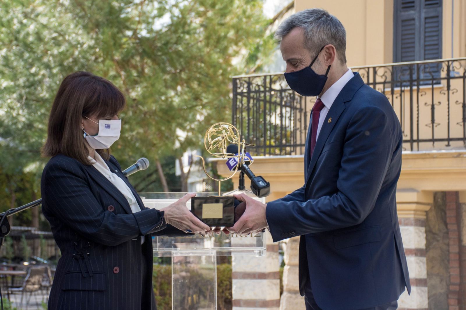 Read more about the article Ο Δήμαρχος Θεσσαλονίκης Κωνσταντίνος Ζέρβας υποδέχθηκε την Πρόεδρο της Δημοκρατίας Κατερίνα Σακελλαροπούλου στην Κάζα Μπιάνκα