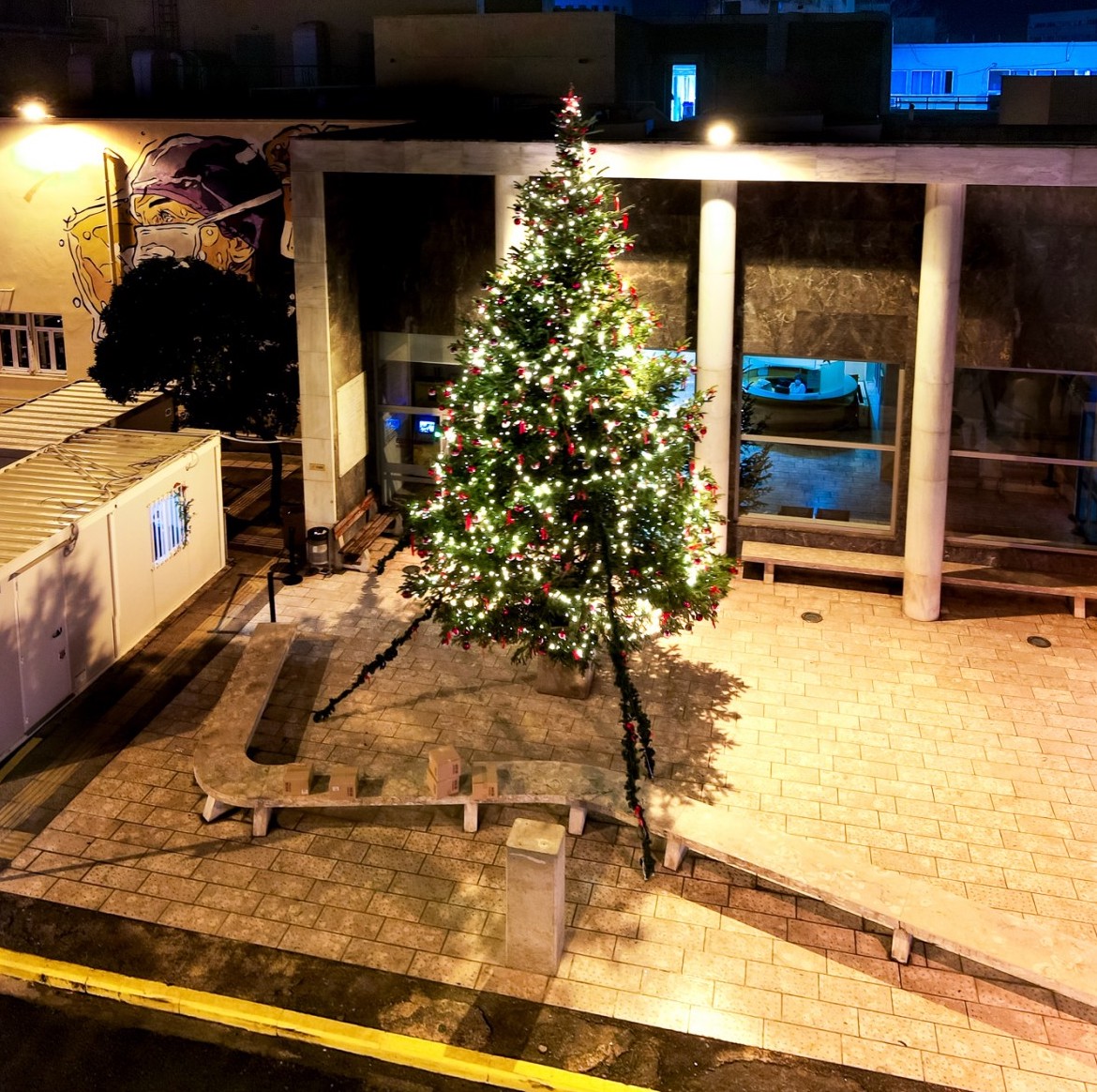 Read more about the article Φωταγωγήθηκε παρουσία του Δημάρχου Θεσσαλονίκης το χριστουγεννιάτικο δέντρο στο “ΑΧΕΠΑ”