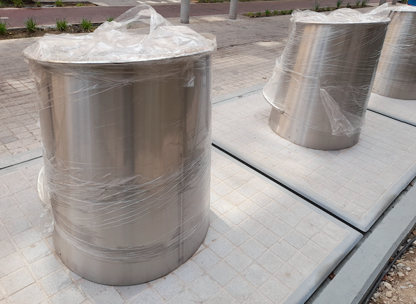 Read more about the article Σε χρήση οι πρώτοι υπόγειοι κάδοι στο κέντρο