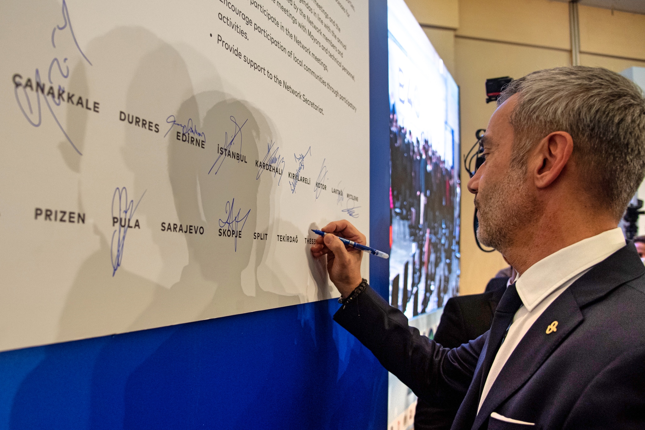 Read more about the article Ο Δήμος Θεσσαλονίκης μέλος του Βαλκανικού Δικτύου Πόλεων Β40 – Ο Κ. Ζέρβας υπέγραψε την ιδρυτική διακήρυξη στη Σύνοδο της Κωνσταντινούπολης