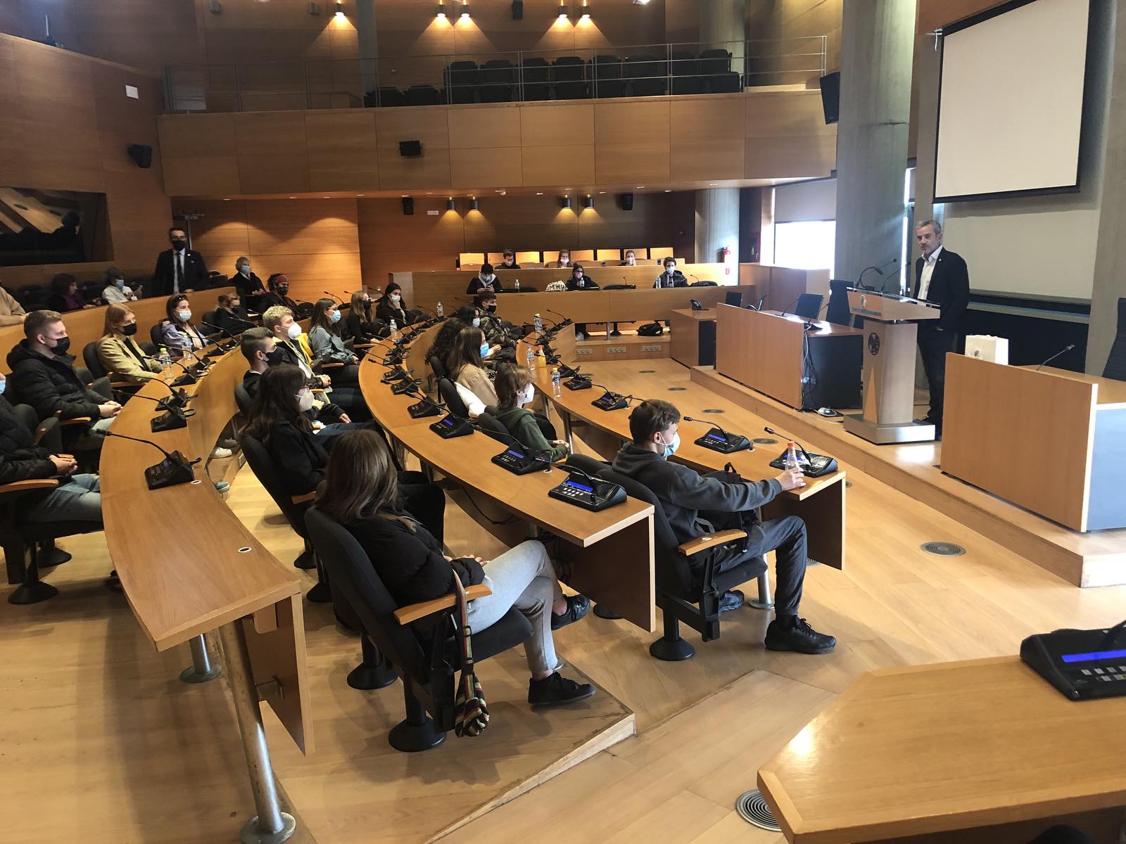 Read more about the article Μαθητές και εκπαιδευτικοί από πέντε χώρες επισκέφθηκαν τον Δήμαρχο Θεσσαλονίκης