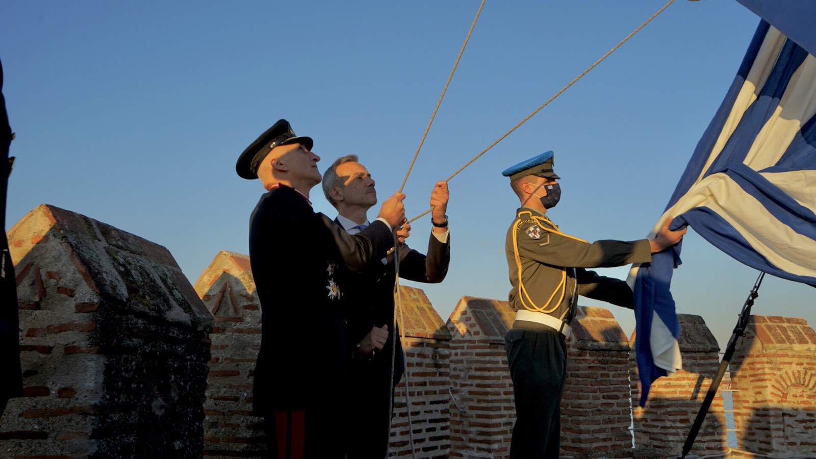 Read more about the article Παρουσία της Προέδρου της Δημοκρατίας η έπαρση της σημαίας στον Λευκό Πύργο από τον Δήμαρχο Θεσσαλονίκης και τον Διοικητή του Γ΄ Σώματος Στρατού