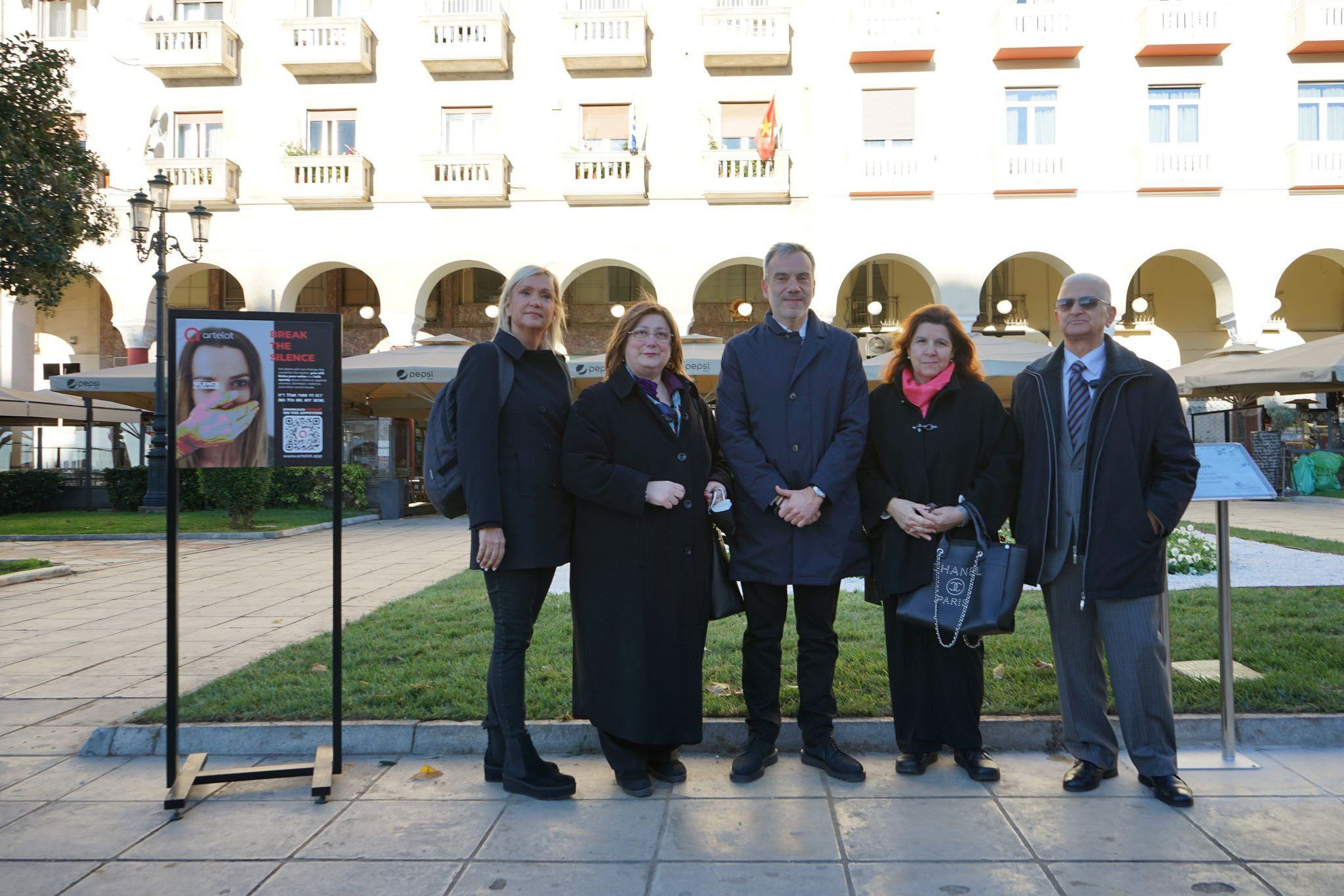 Read more about the article Το μήνυμα Ζέρβα και η συμβολική κίνηση του Δήμου Θεσσαλονίκης για τη Διεθνή Ημέρα για την Εξάλειψη της Βίας κατά των Γυναικών – Η μορφή μιας κακοποιημένης γυναίκας με 6.000 φυτά σε ζώνη πρασίνου της Αριστοτέλους