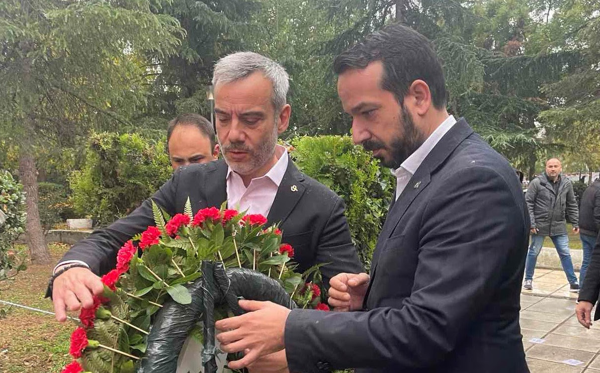 Read more about the article Στεφάνι στο μνημείο του Πολυτεχνείου κατέθεσε ο Κ. Ζέρβας