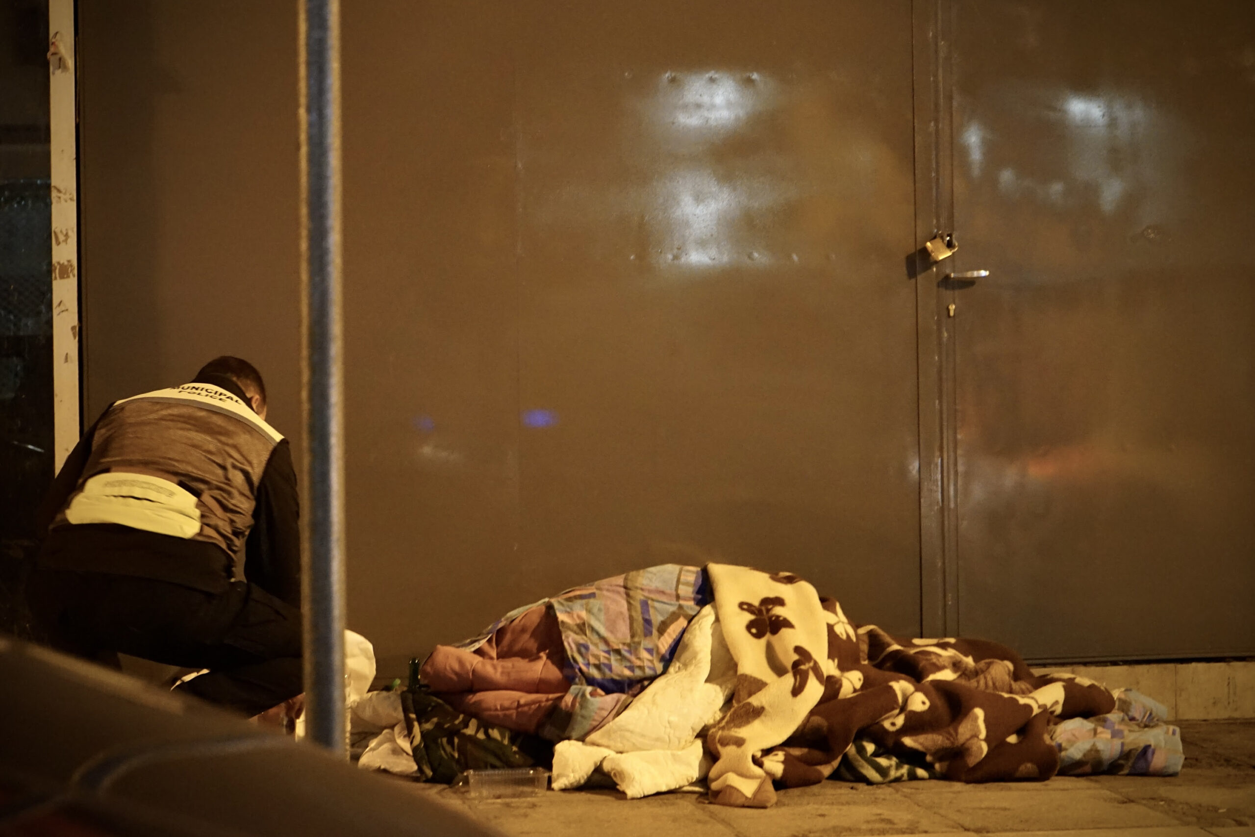 Read more about the article Στο πλευρό των αστέγων κοινωνικές υπηρεσίες και δημοτική αστυνομία