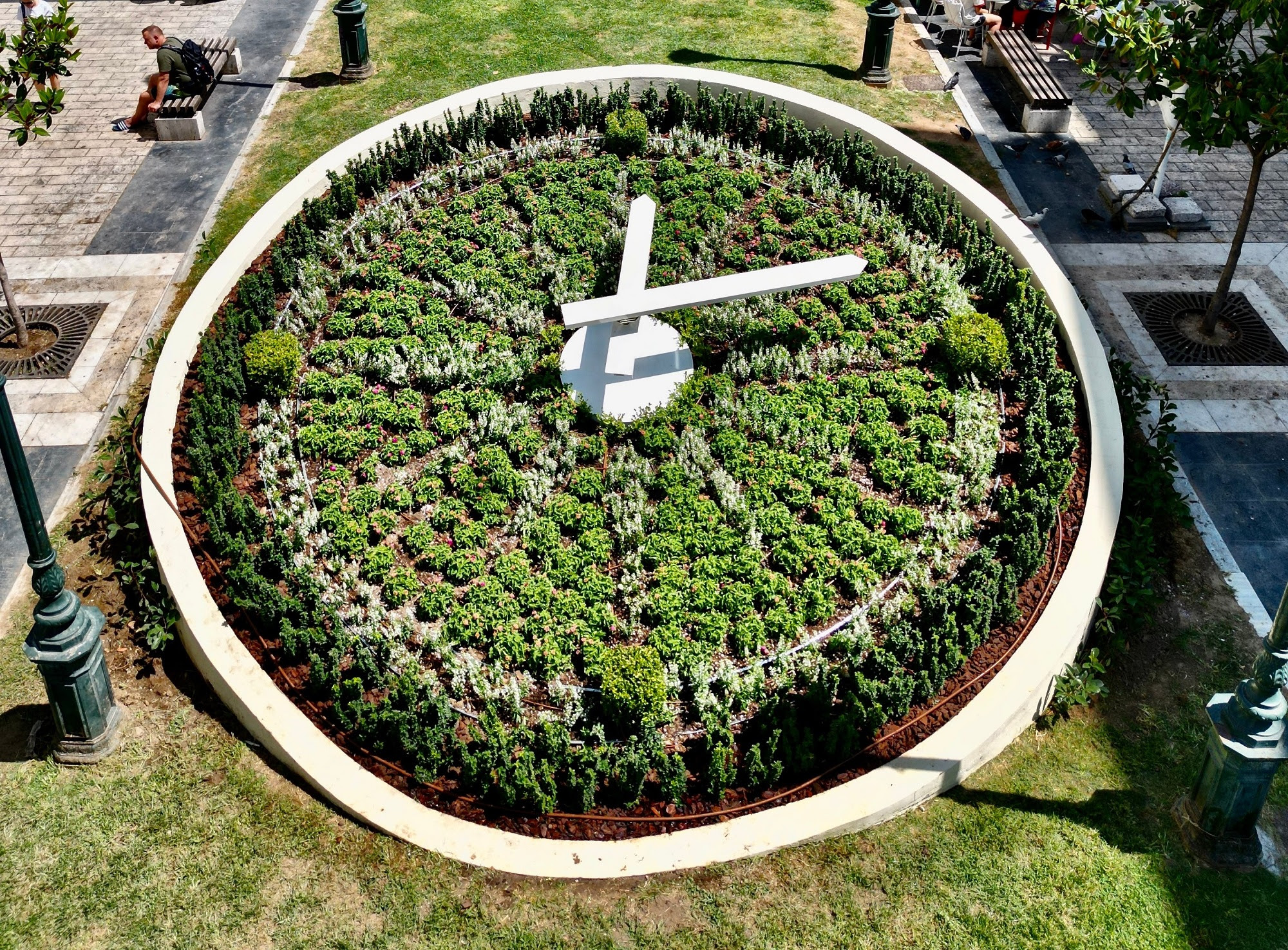 Read more about the article Ξαναγυρίζουν οι δείκτες του άνθινου ρολογιού της Αριστοτέλους – Μήνυμα σεβασμού στον δημόσιο χώρο από τον Δήμαρχο Θεσσαλονίκης Κωνσταντίνο Ζέρβα