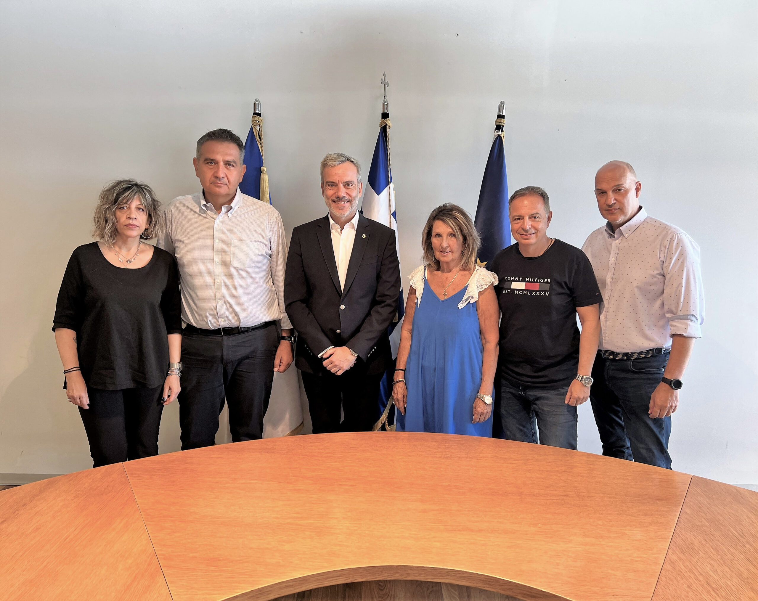 Read more about the article Τη λειτουργία κοινωνικού κομμωτηρίου προετοιμάζει ο Δήμος Θεσσαλονίκης – Σύσκεψη υπό τον Ζέρβα για τη νέα δομή αγάπης και φροντίδας προς ευάλωτους πολίτες