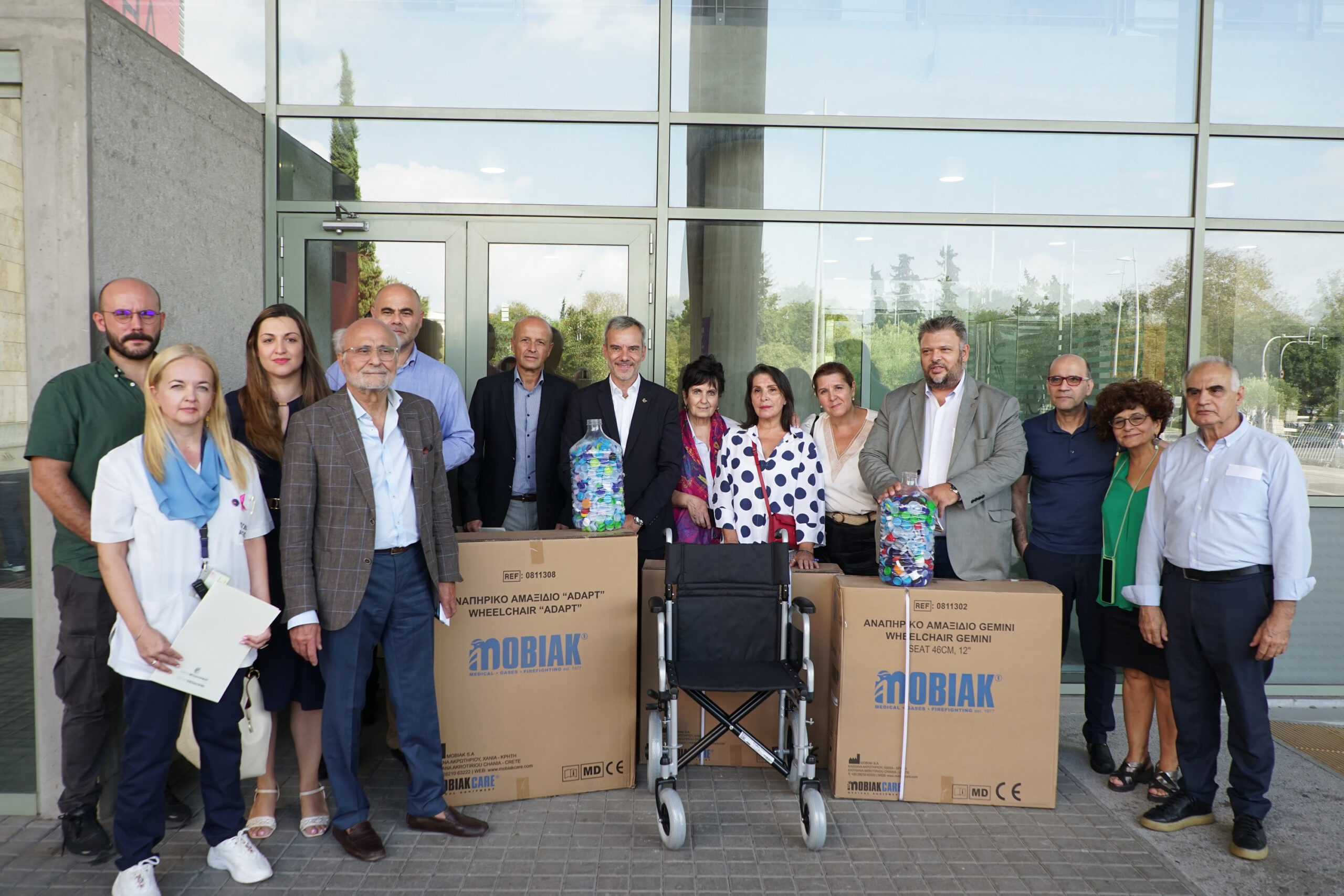 Read more about the article Με παράδοση άλλων 19 αμαξιδίων σε νοσοκομεία και φορείς της πόλης συνεχίζεται η δράση «Keep on Moving»