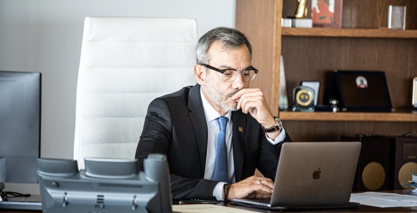 Ζ φωτο γραφείο 2020